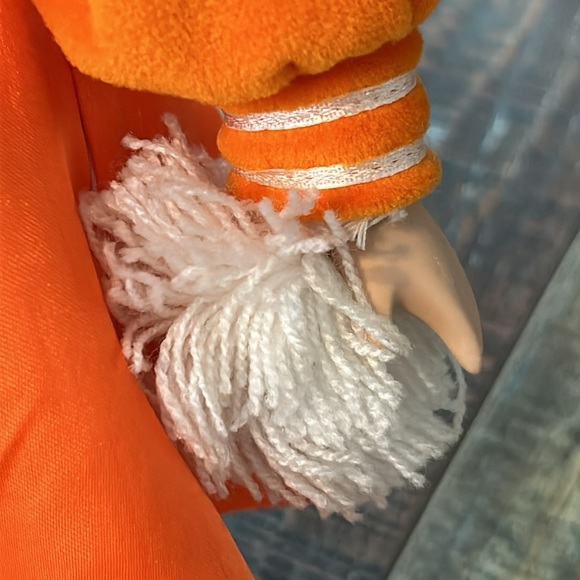 University of Tennessee Rocky Top UT cheerleader porcelain 16 inch doll w/stand - Picture 5 of 12